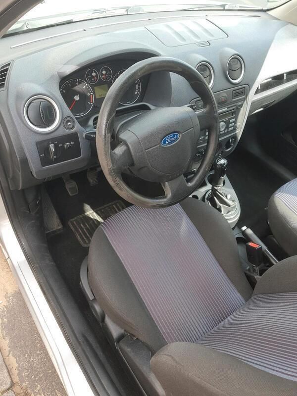 Silber Gebraucht 2006 Ford Fusion Kombi | 1.400 € - Bild 1/4