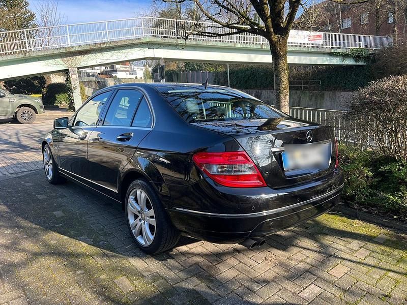 Gebraucht Mercedes C180 153 PS (112 kW) 2010 Schwarz Limousine