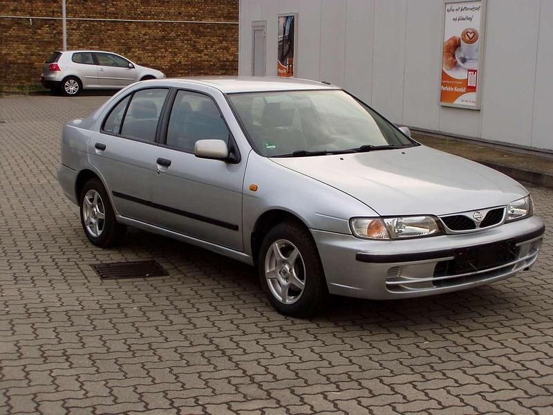 Silber Gebraucht 2000 Nissan Almera Limousine | 2.500 € - Bild 1/4