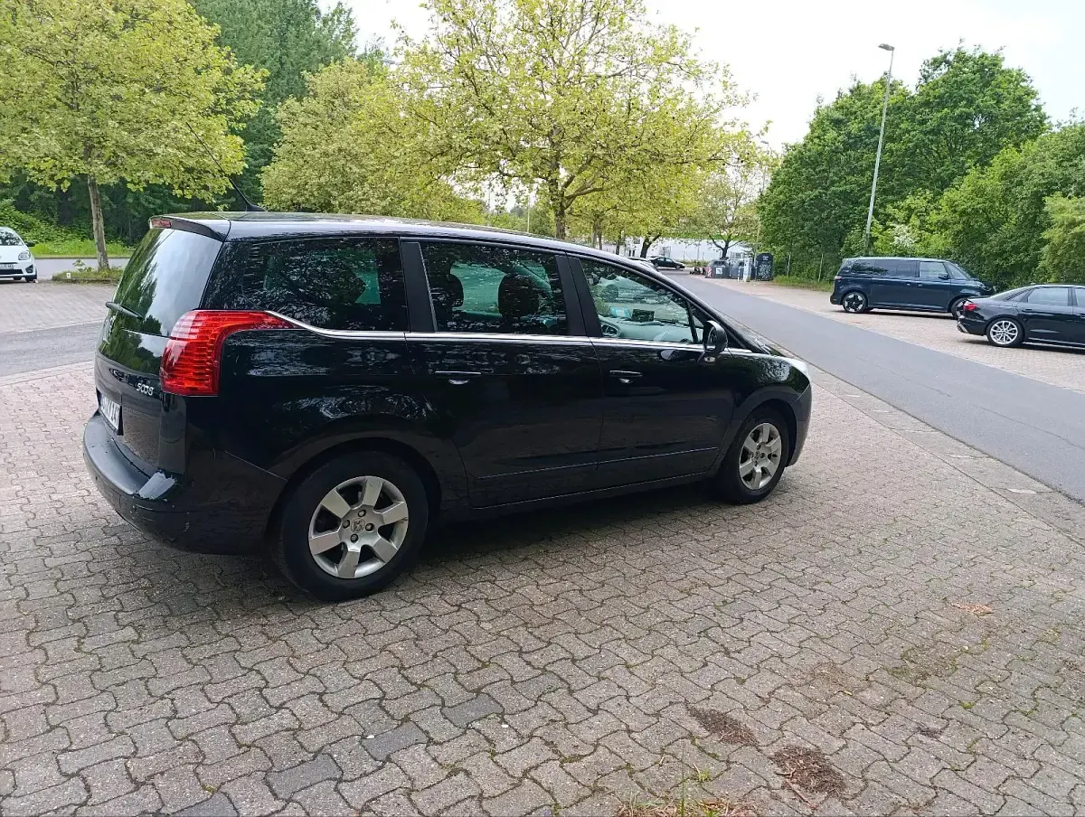Gebraucht Peugeot 5008 112 PS (82 kW) 2011 Schwarz Van / Kleinbus