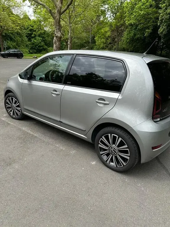 Second-hand VW up! 65 CP (47 kW) 2024 Argintiu Hatchback