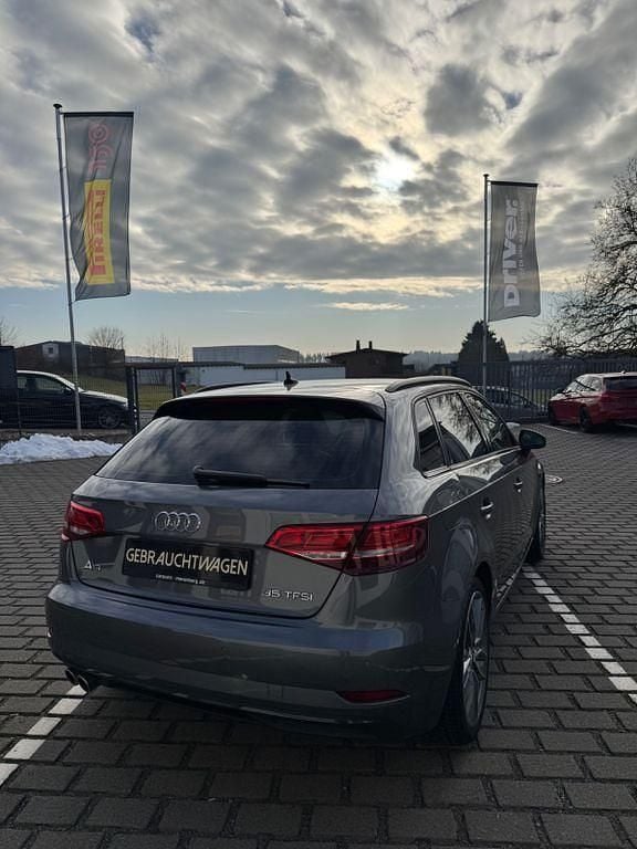Gebraucht Audi A3 Design 150 PS (110 kW) 2019 Grau Limousine