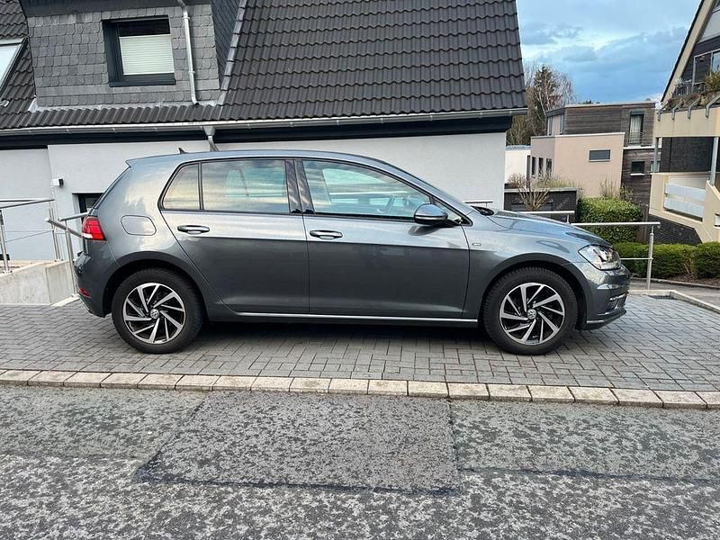 Gebraucht VW Golf VII Join 116 PS (85 kW) 2018 Grau Limousine