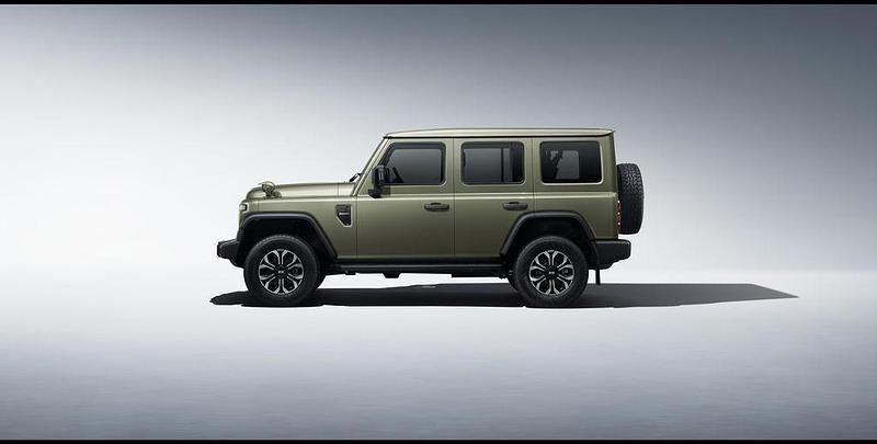 Neu BAW 212 166 PS (122 kW) 2025 Schwarz SUV