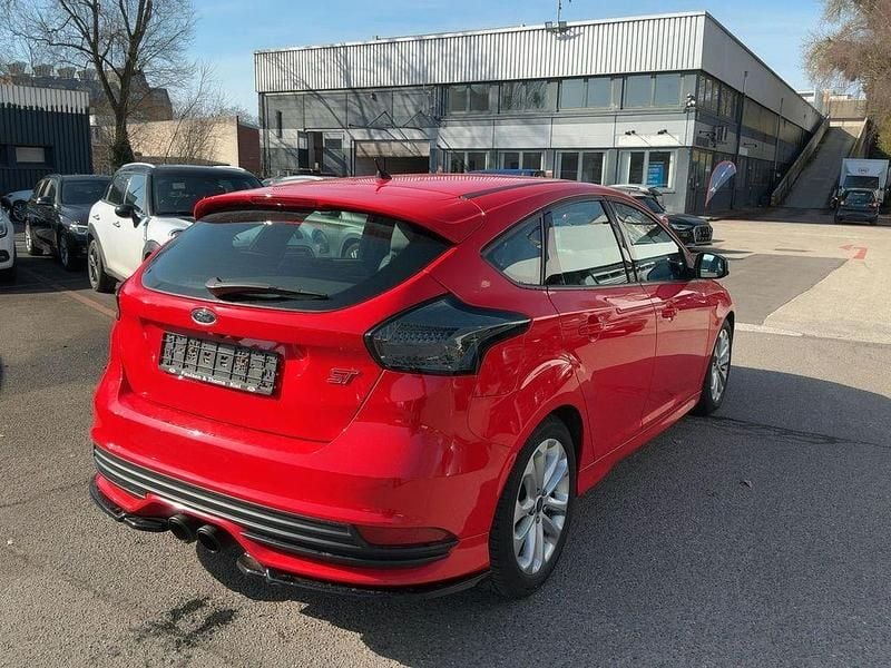 Second-hand Ford Focus ST 250 CP (183 kW) 2016 Roșu Berlinǎ