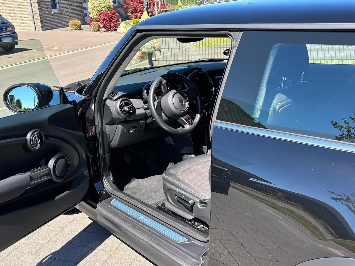 Gebraucht Mini ONE 102 PS (75 kW) 2022 Schwarz Kleinwagen