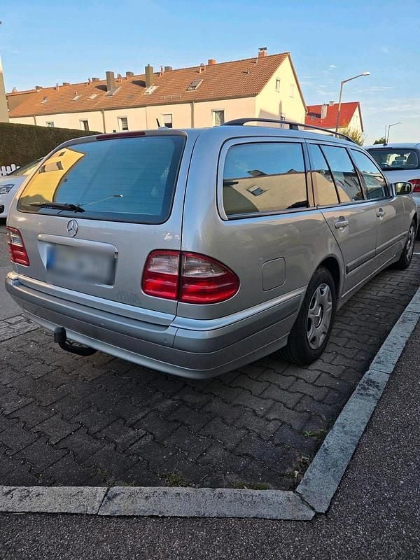 Second-hand Mercedes E200 Classic 163 CP (119 kW) 2002 Argintiu Break