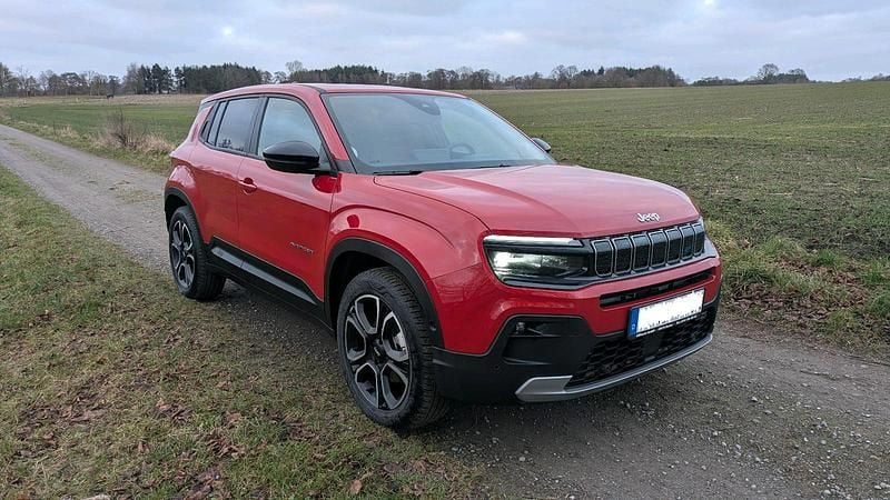 Rot Gebraucht 2023 Jeep Avenger EV Summit SUV | 25.000 € (Guter Preis) - Bild 1/4