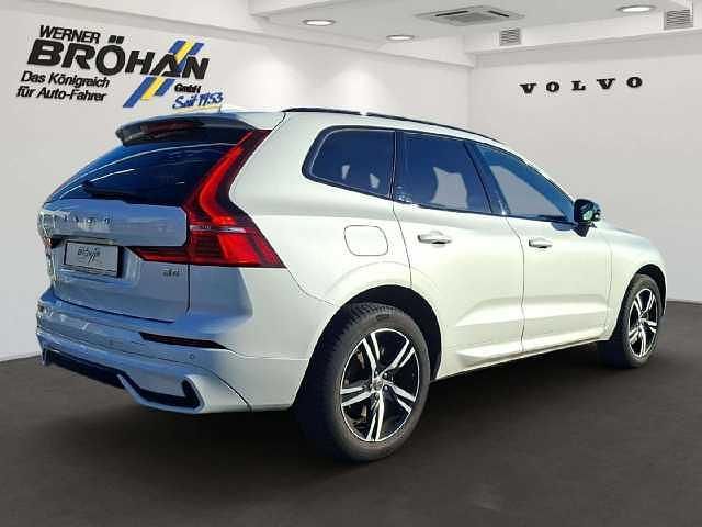 Gebraucht Volvo XC60 Plus 197 PS (144 kW) 2022 Crystal white / metallic SUV