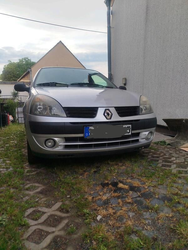 Grau Gebraucht 2006 Renault Clio II Limousine | 1.400 € (Superpreis) - Bild 1/4