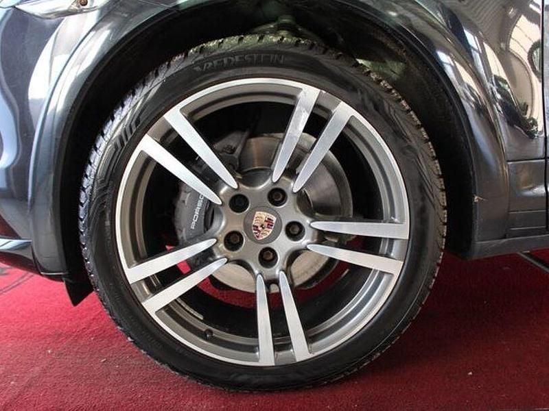 Gebraucht Porsche Cayenne 245 PS (180 kW) 2012 Tiefschwarz SUV