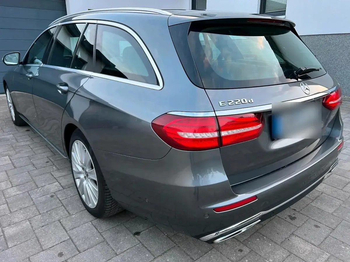 Gebraucht Mercedes E220 194 PS (142 kW) 2017 Grau Kombi