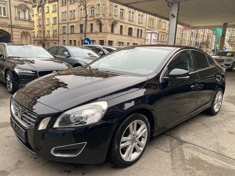 Schwarz Gebraucht 2013 Volvo S60 Momentum Limousine | 8.950 € (Superpreis) - Bild 1/4