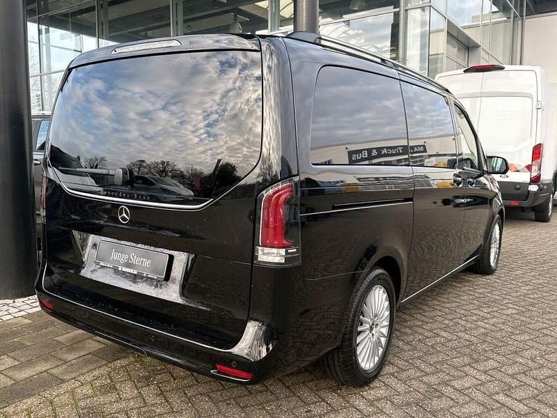 Gebraucht Mercedes V220 Style 163 PS (119 kW) 2025 Schwarz Van / Kleinbus