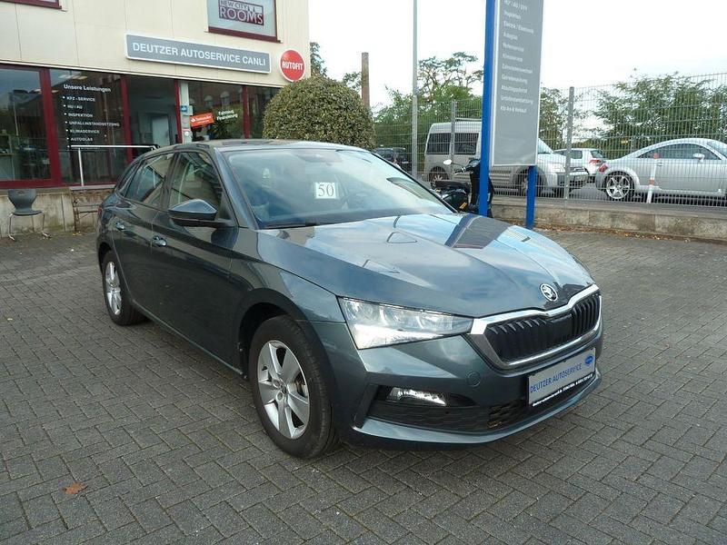 Grau Gebraucht 2021 Skoda Scala Cool Plus Kleinwagen | 14.900 € (Guter Preis) - Bild 1/4