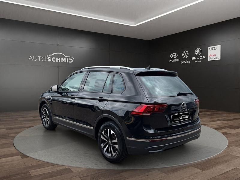 Gebraucht VW Tiguan United 150 PS (110 kW) 2021 Deep black perleffekt SUV