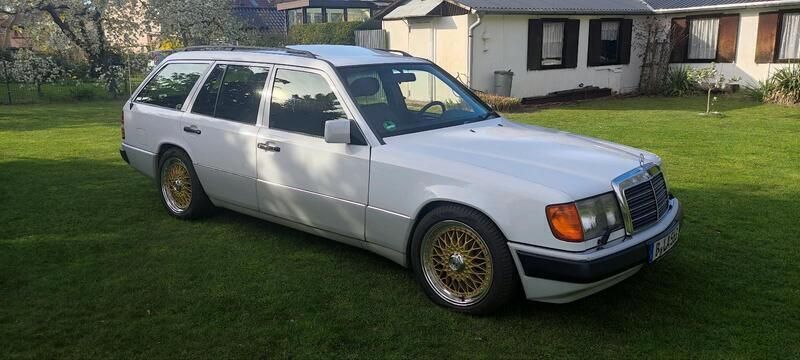 Weiß Gebraucht 1989 Mercedes 230 Kombi | 8.000 € - Bild 1/4