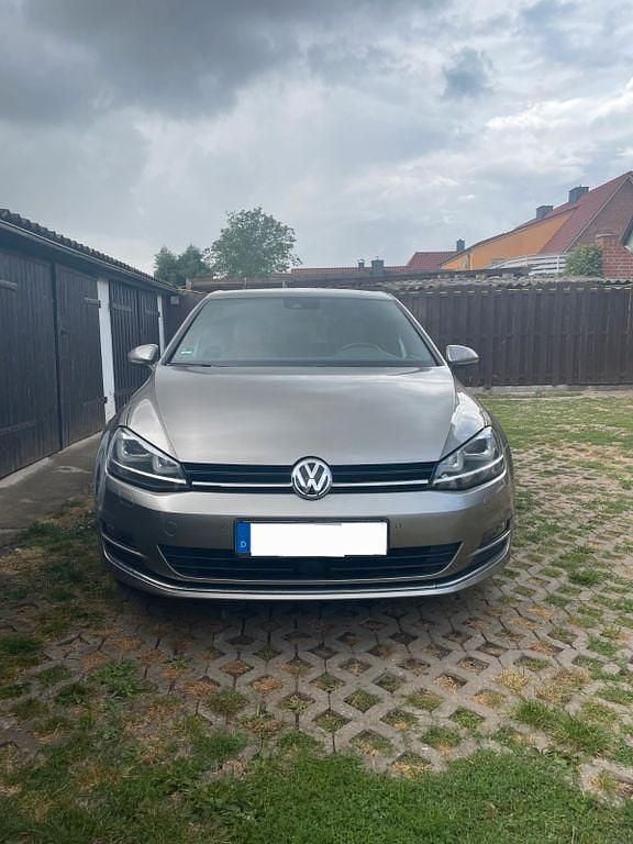 Braun Gebraucht 2015 VW Golf VII Edition Limousine | 11.500 € (Fairer Preis) - Bild 1/4