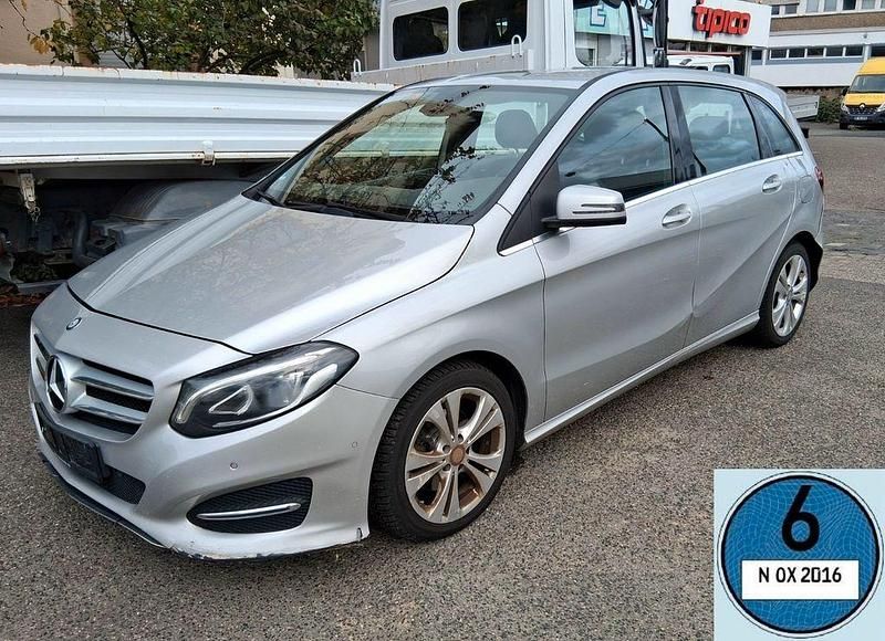 Silber Gebraucht 2015 Mercedes B200 Van / Kleinbus | 6.250 € (Fairer Preis) - Bild 1/4
