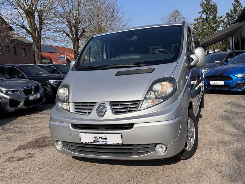 Gebraucht Renault Trafic Black Edition 114 PS (83 kW) 2013 Silber Van / Kleinbus