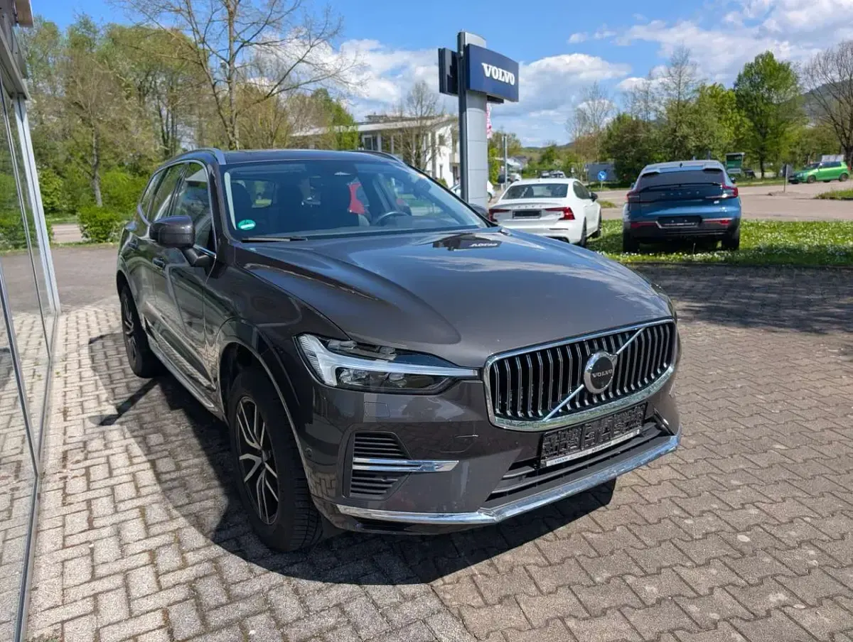 Gebraucht Volvo XC60 Inscription 341 PS (250 kW) 2021 Platinum grey SUV