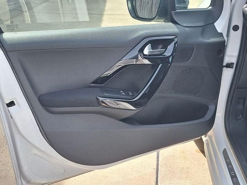 Weiß Gebraucht 2019 Peugeot 208 Signature Sky Kleinwagen | 8.950 € (Guter Preis) - Bild 1/4