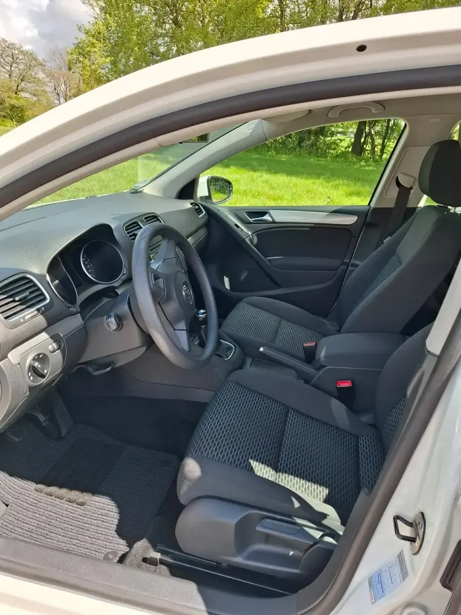 Gebraucht VW Golf VII 101 PS (74 kW) 2013 Weiß Kleinwagen
