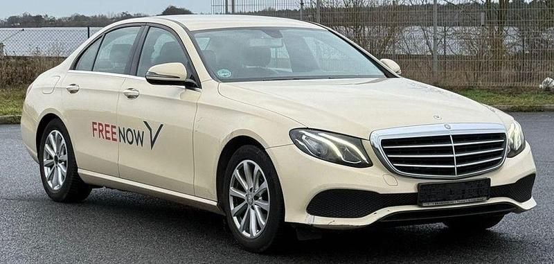 Gelb Gebraucht 2018 Mercedes E200 Limousine | 9.999 € (Fairer Preis) - Bild 1/4