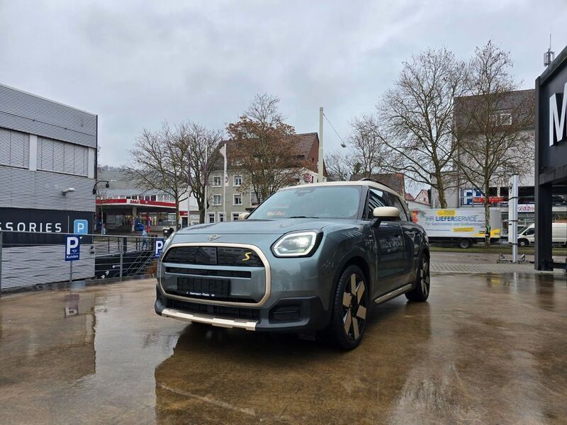 Smokey green Neu 2024 Mini Cooper S Countryman SUV | 48.840 € - Bild 1/4