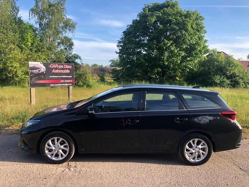 Gebraucht Toyota Auris Design 116 PS (85 kW) 2015 Schwarz Kombi