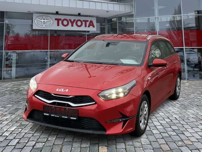 Rot Gebraucht 2023 Kia Ceed Sportswagon Spirit Kombi | 15.390 € - Bild 1/4