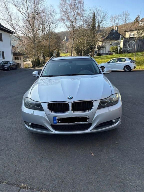 Second-hand BMW 318 143 CP (105 kW) 2009 Argintiu Break