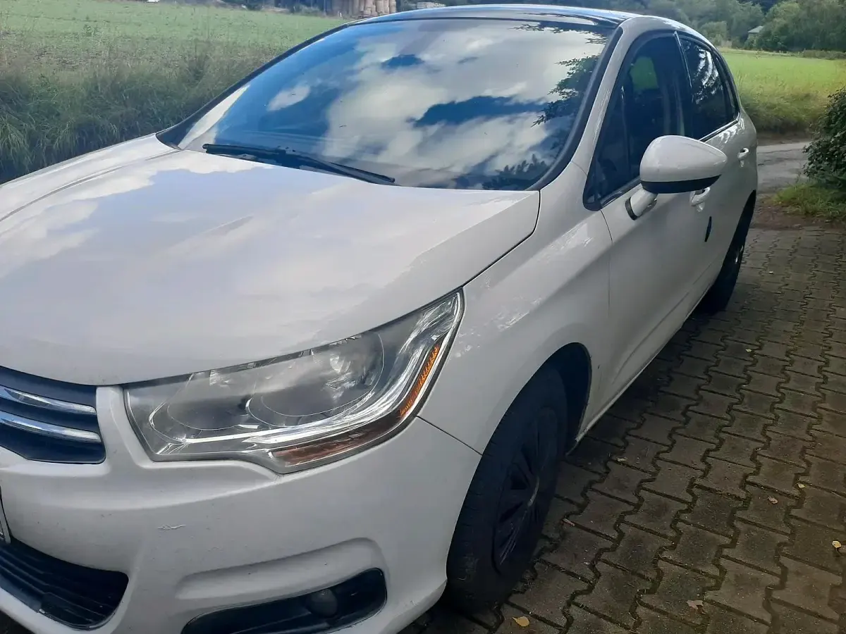 Gebraucht Citroën C4 90 PS (66 kW) 2012 Weiß Limousine