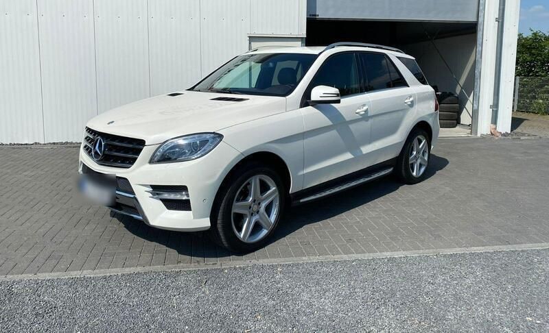 Weiß Gebraucht 2012 Mercedes ML350 AMG line SUV | 23.500 € (Etwas zu teuer) - Bild 1/4