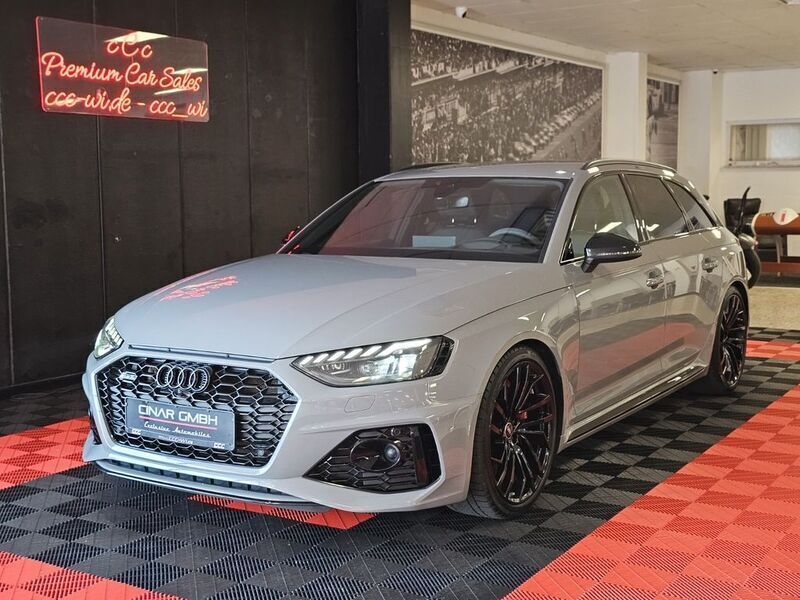 Grau Gebraucht 2022 Audi RS4 Sport Kombi | 57.700 € - Bild 1/4
