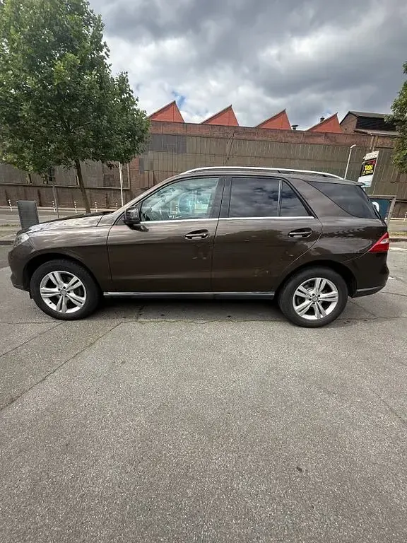 Gebraucht Mercedes ML250 204 PS (150 kW) 2013 Braun SUV