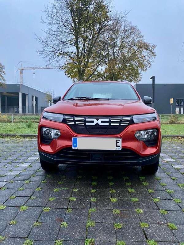 Gebraucht 2023 Dacia Spring Essentiel Kleinwagen | 12.490 € (Fairer Preis) - Bild 1/4
