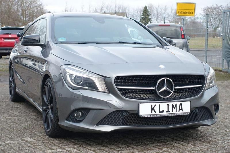 Gebraucht Mercedes CLA180 Shooting Brake 122 PS (89 kW) 2015 Grau Kombi