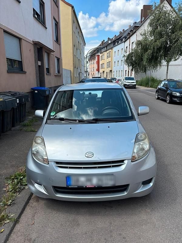 Silber Gebraucht 2008 Daihatsu Sirion Kleinwagen | 1.250 € (Fairer Preis) - Bild 1/4