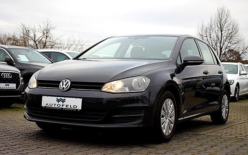 Grau Gebraucht 2013 VW Golf Trendline Limousine | 8.950 € (Fairer Preis) - Bild 1/4