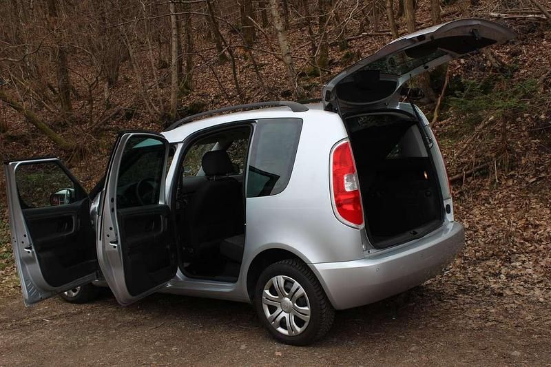 Gebraucht Skoda Roomster Plus Edition 105 PS (77 kW) 2011 Brilliantsilber metallic Van / Kleinbus