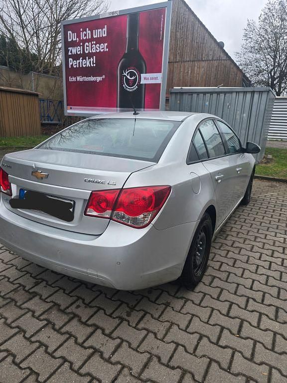 Gebraucht Chevrolet Cruze LS 124 PS (91 kW) 2010 Silber Limousine