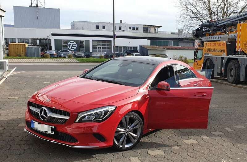 Rot Gebraucht 2019 Mercedes CLA180 Urban Limousine | 22.800 € (Fairer Preis) - Bild 1/4