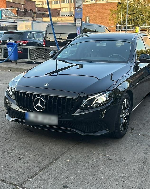 Gebraucht Mercedes E300 306 PS (225 kW) 2019 Schwarz Kombi