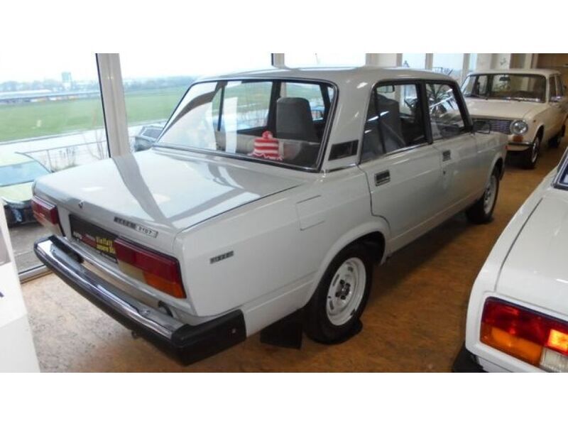 Second-hand Lada 2107 75 CP (55 kW) 1990 Gri Berlinǎ