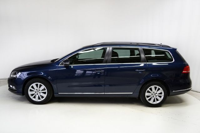 Gebraucht VW Passat Comfortline 140 PS (102 kW) 2013 Blau metallic Kombi
