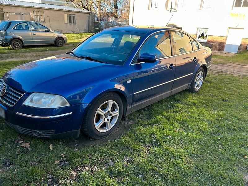 Gebraucht VW Passat 196 PS (144 kW) 2001 Blau Limousine