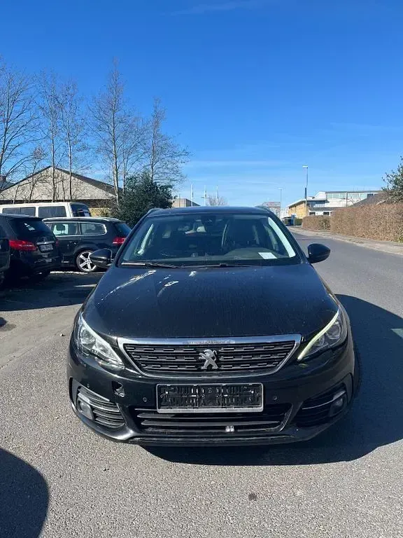 Gebraucht Peugeot 308 SW Allure 131 PS (96 kW) 2020 Schwarz Kombi
