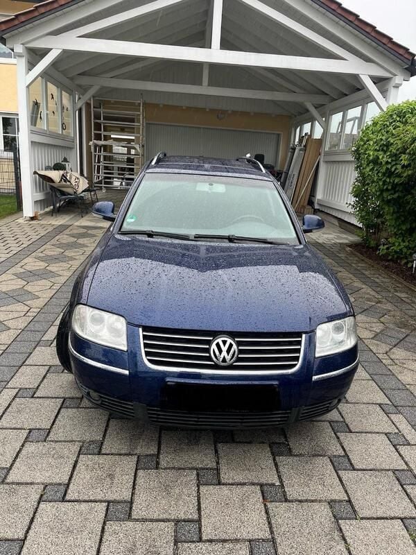 Blau Gebraucht 2005 VW Passat Kombi | 3.800 € (Etwas zu teuer) - Bild 1/4