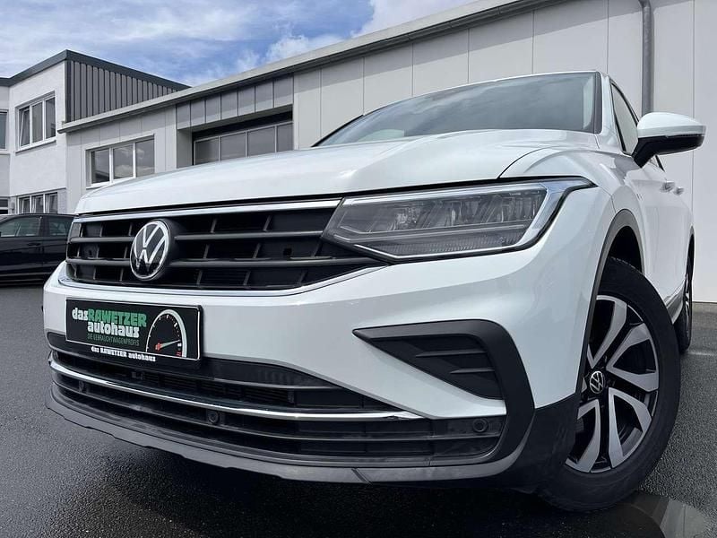 Pure white Gebraucht 2021 VW Tiguan Active SUV | 24.860 € (Superpreis) - Bild 1/4